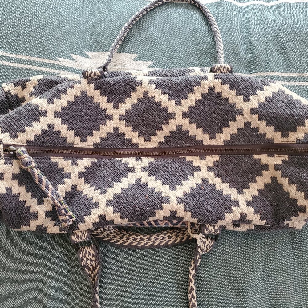 New Mossimo Hobo Duffle Bag Oversized purse - Picture 2 of 3
